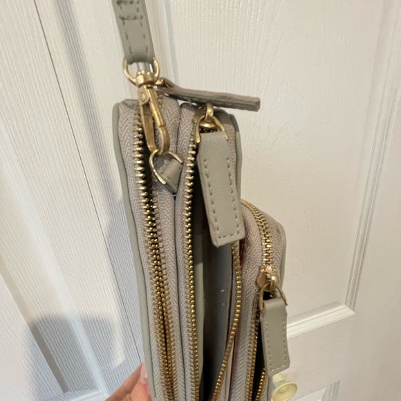 Elegant Cream Crossbody travel Bag - Picture 3 of 5